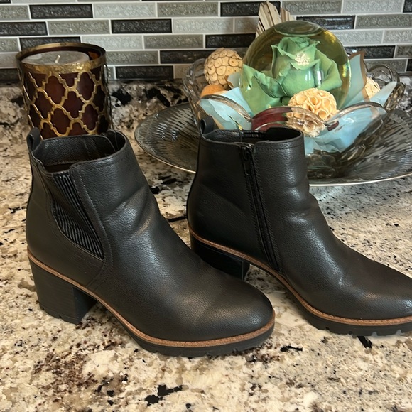 Naturalizer Black Booties size 7.5W - Picture 2 of 11